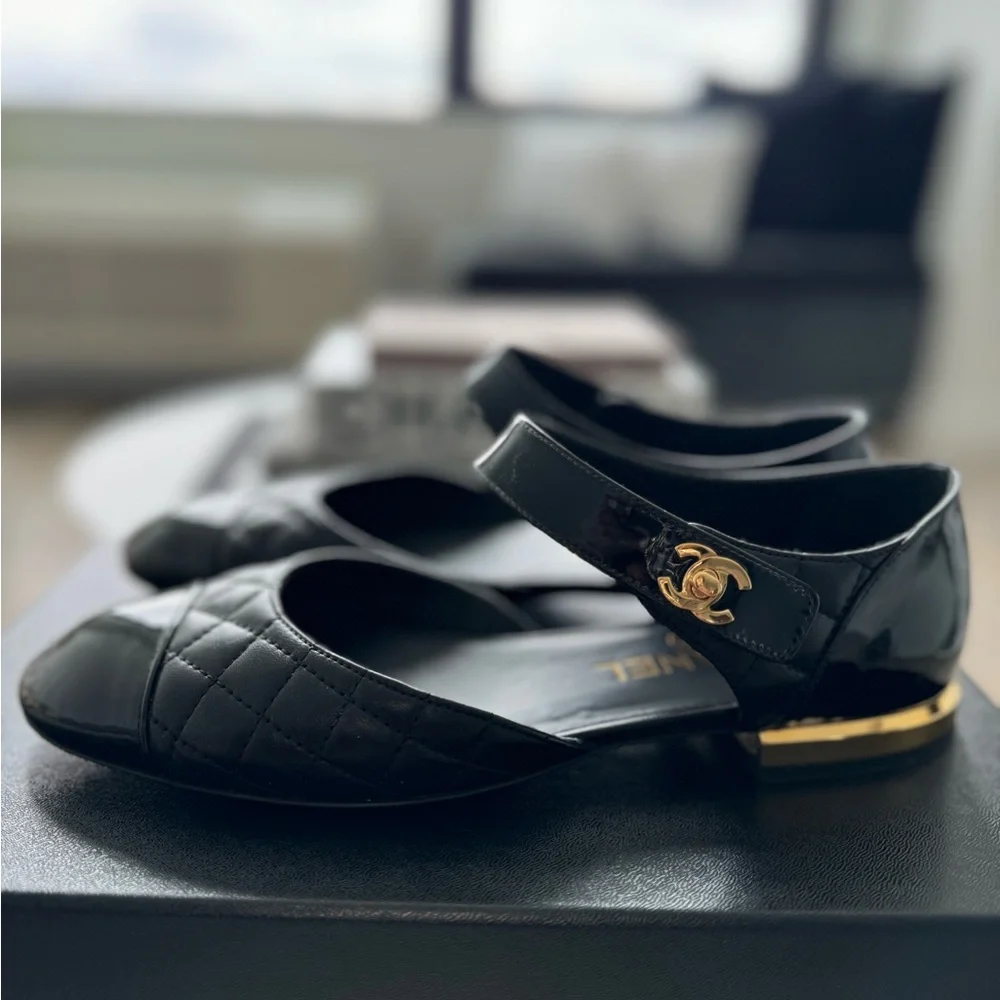 CHANEL Black MaryJanes - Picture 1 of 7